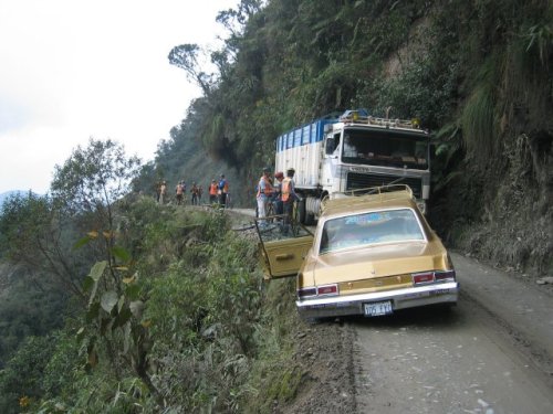 1. Jalan Maut di Bolivia3