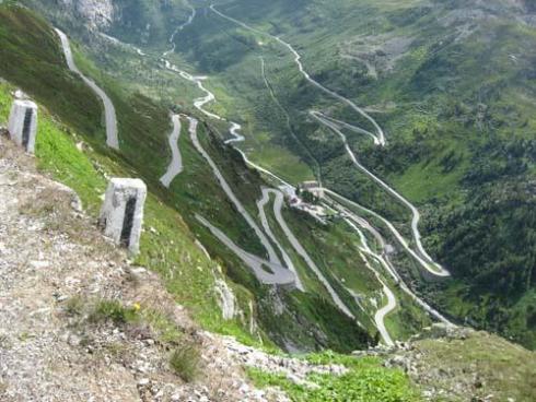 10. Jalan Lintas Stelvio Trollstigen di Italia